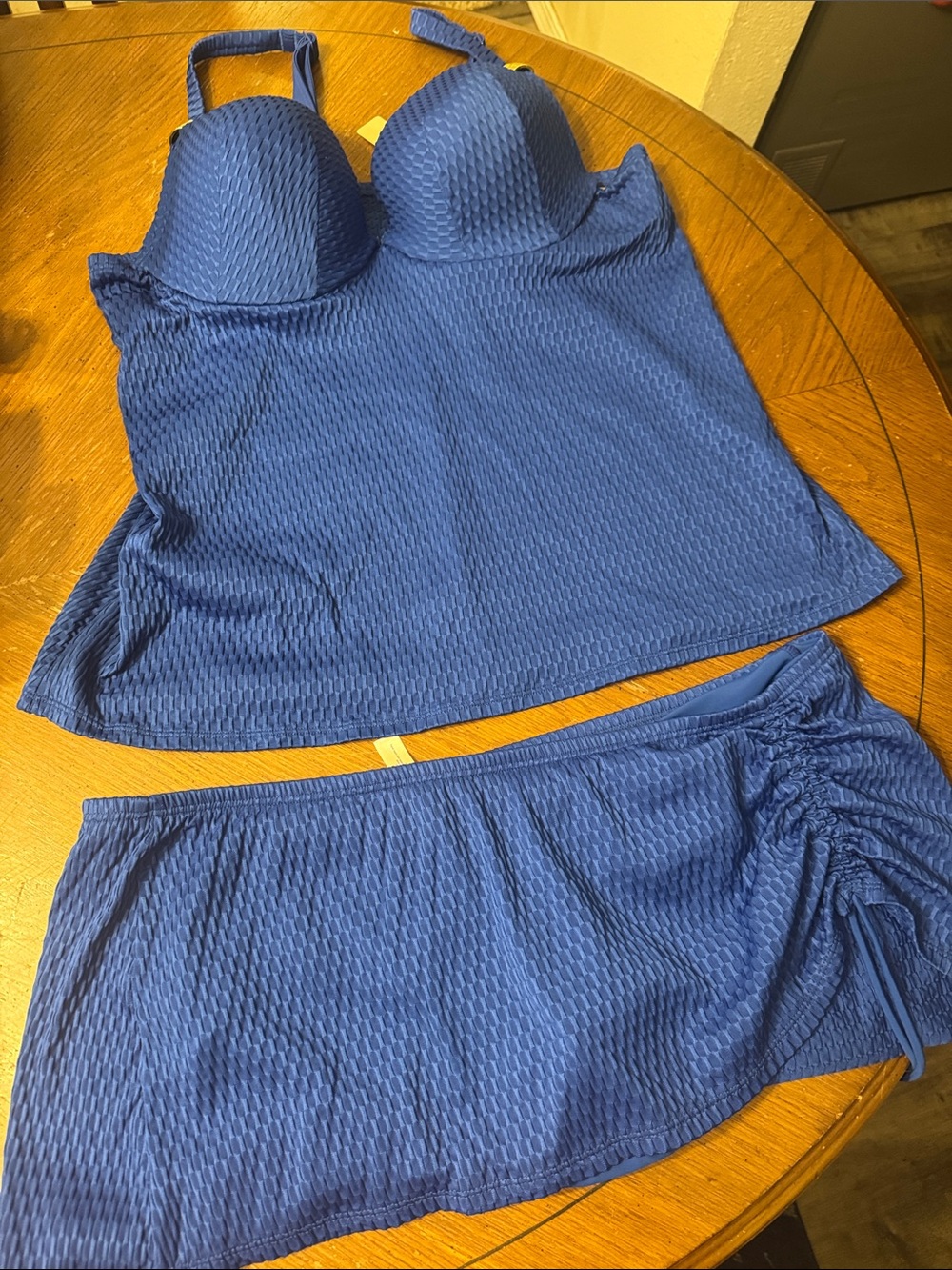 Textured skirted plunge tankini blue gold trim underwire top 40C 18 bottom NWT